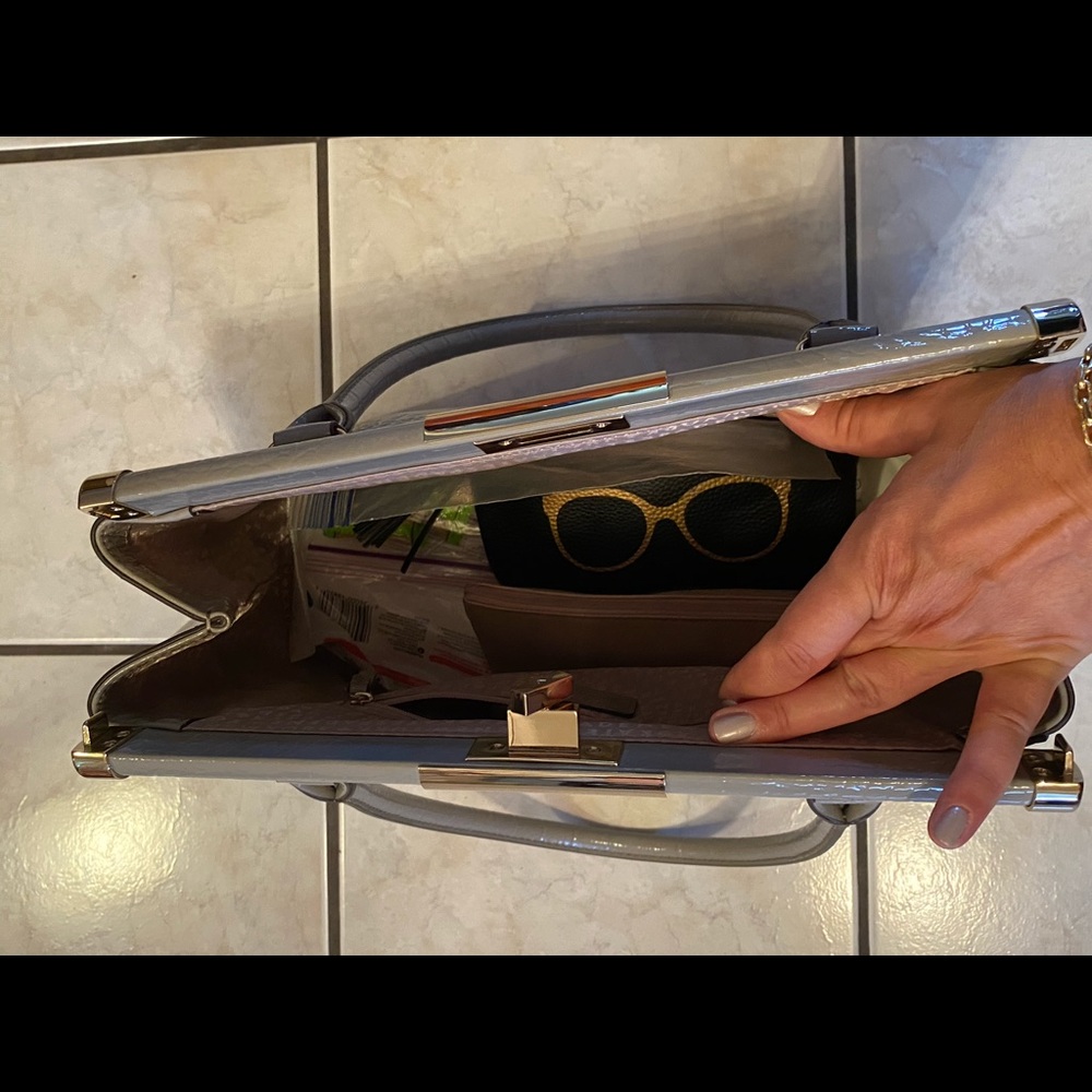 Classy Purse - image 8